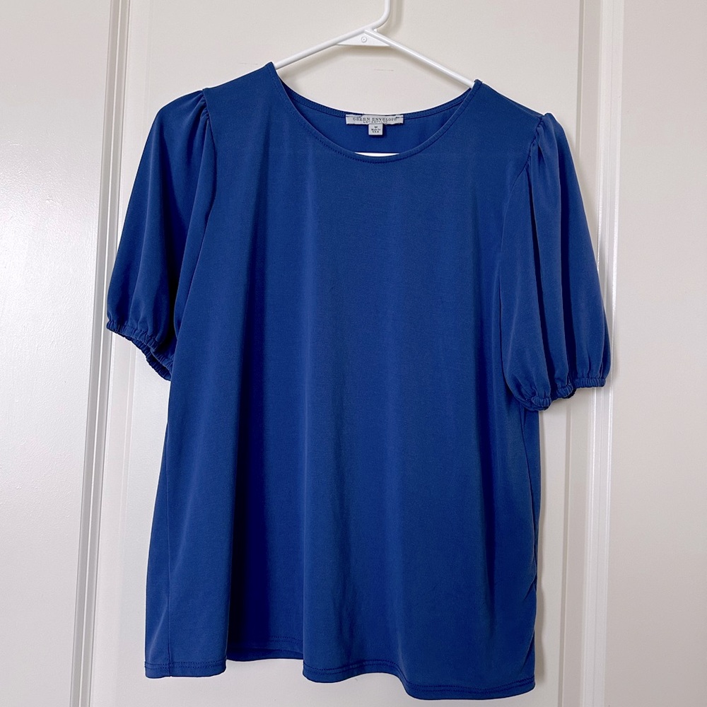 Blue round neck shirt